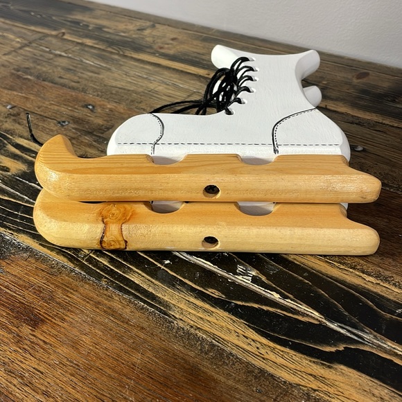 Adorable wooden skates - appears hand painted - Picture 9 of 9